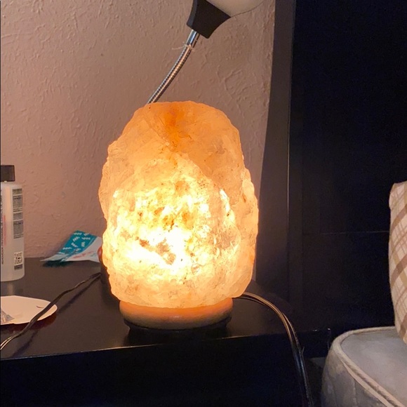 Salt lamp - Picture 2 of 3